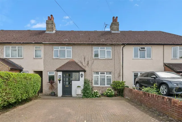 Manor Waye, Uxbridge, photo 1