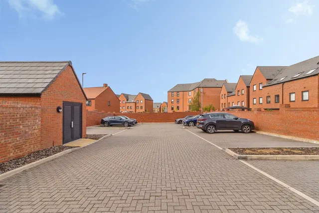 Sallow Field, Houghton Regis, LU5, photo 3