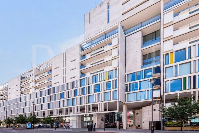 Buckingham Palace Road, London, SW1W, photo 1