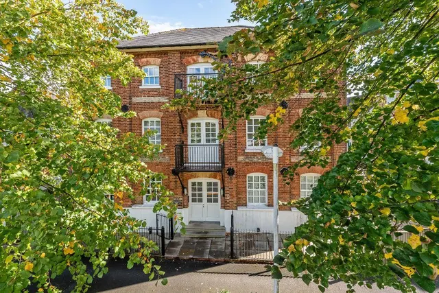 Parsonage Square, Dorking, RH4, photo 1