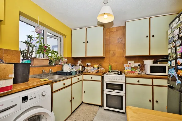 Photo 3 — Clifton Close, Yeovil