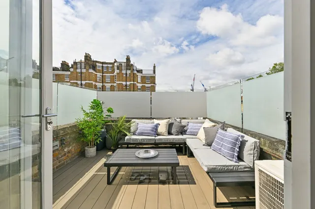Photo 2 — First Street, Chelsea, London, SW3 2LB