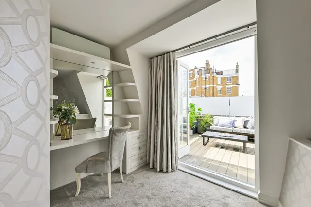 Photo 3 — First Street, Chelsea, London, SW3 2LB