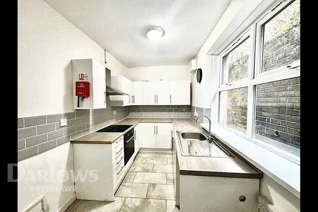 Victoria Road, Abertillery, photo 3