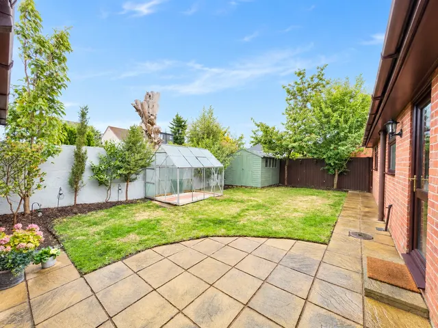 Northridge Road, Pensby, CH61, photo 3