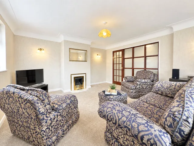Northridge Road, Pensby, CH61, photo 2