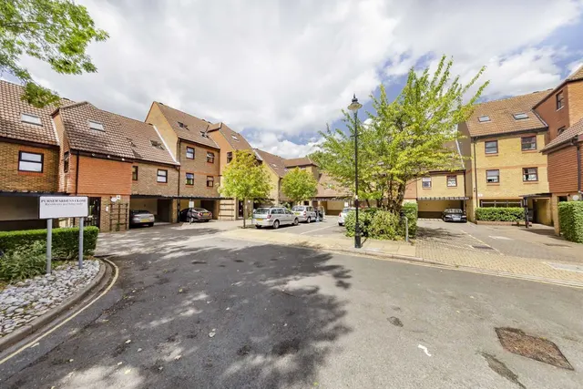 Pursewardens Close, W13, photo 1
