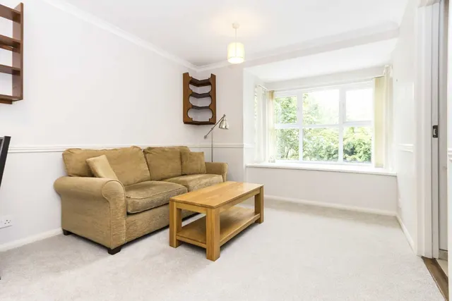 Pursewardens Close, W13, photo 2