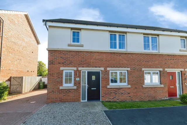 Juniper Grove, Yarm, TS15, photo 1