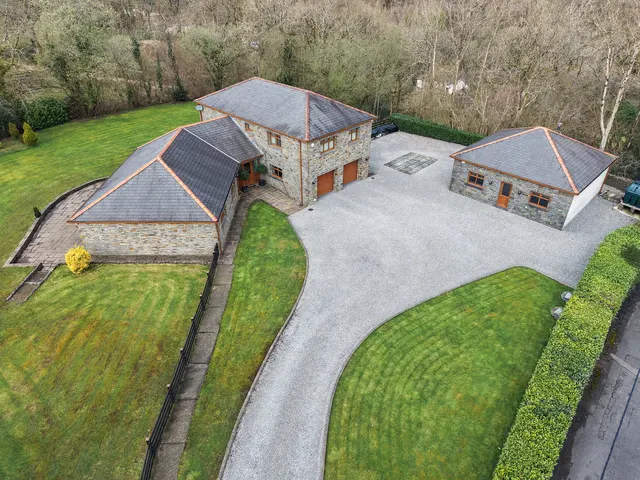 Cwmtawe Road, Ystradgynlais, photo 1