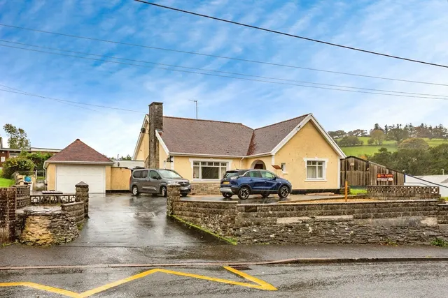 Llanybydder, SA40, photo 1