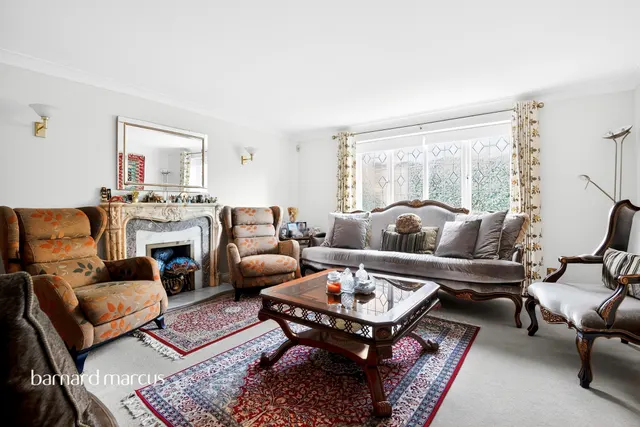 Photo 3 — Cleveland Gardens, Worcester Park