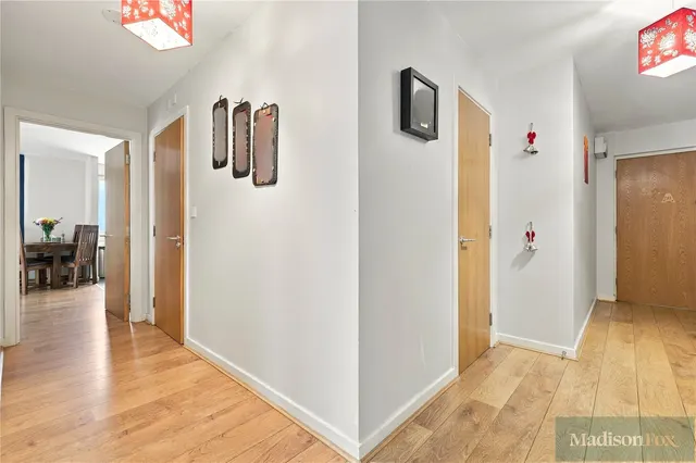 Monarch Way, Ilford, IG2, photo 3