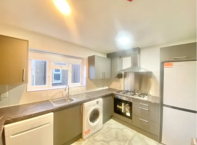 Park Avenue, Grays, RM20, photo 2