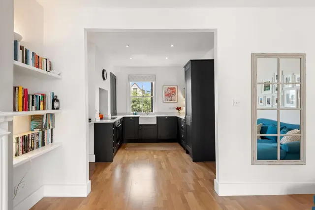 Buckmaster Road, London, SW11, photo 2