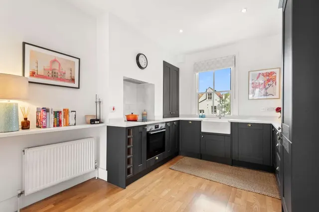 Buckmaster Road, London, SW11, photo 3