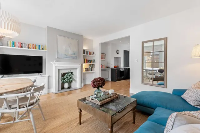 Buckmaster Road, London, SW11, photo 1