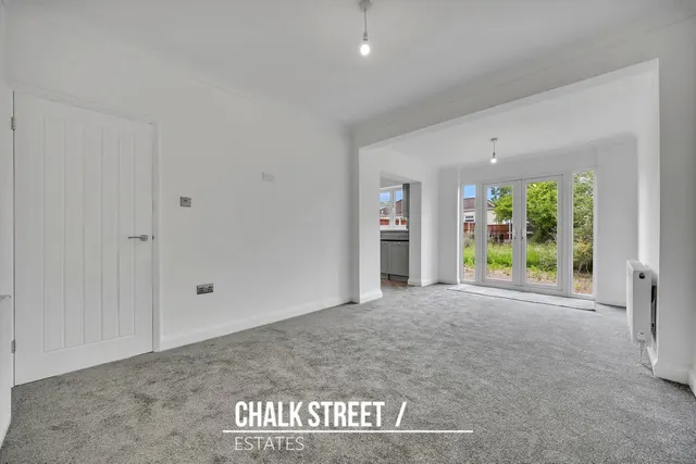 Photo 3 — Central Drive, Hornchurch, RM12 6AR