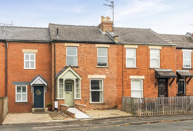 Fairfield Parade, Gloucestershire, Leckhampton, GL53 7PJ, photo 1