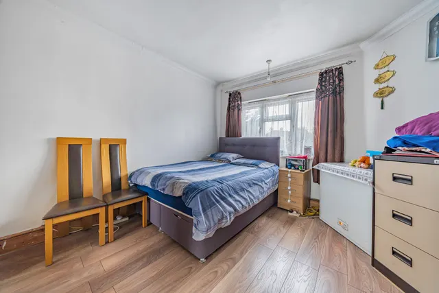 Photo 3 — 85a Dallas Road, London