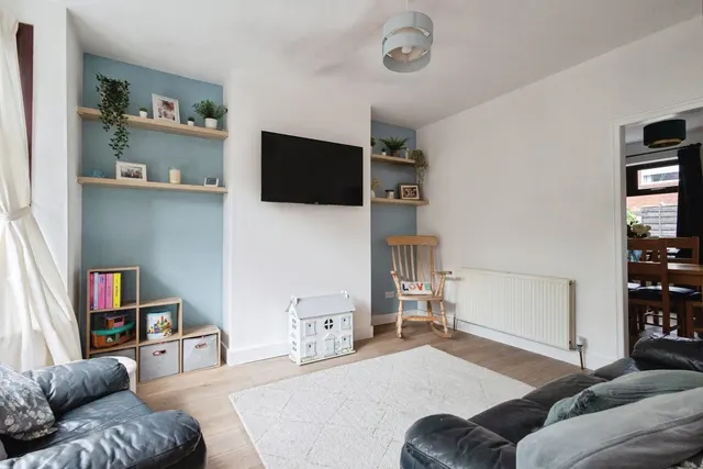 Holland Street, Denton, M34, photo 3