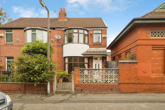 Holland Street, Denton, M34, photo 1
