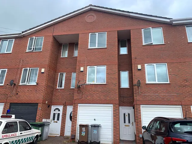 Queens Road, Birkenhead, CH42, photo 1