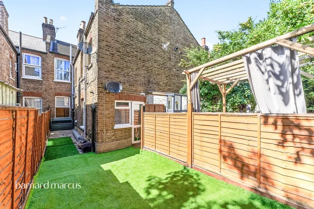 Photo 2 — Leverson Street, LONDON