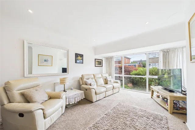 Severn Gardens, Oakley, RG23, photo 2