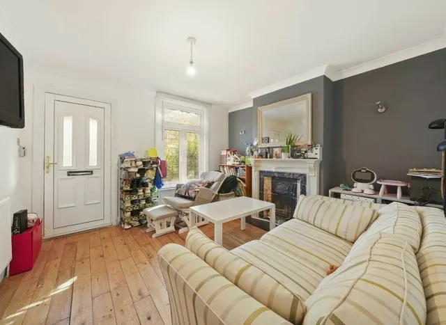 Photo 2 — Hawks Road, Kingston Upon Thames, KT1