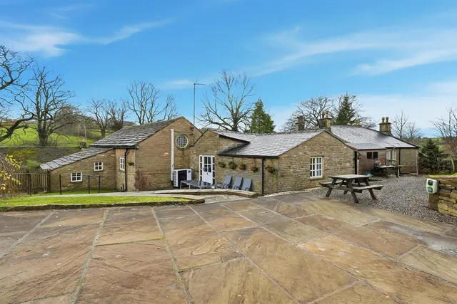 3 bedroom property — Kerridge End, Rainow, Macclesfield
