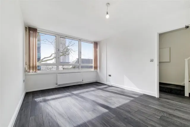 Strafford Street, Canary Wharf, E14, photo 1