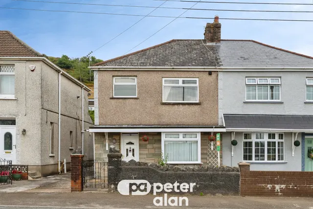Old Road, Neath, SA11, photo 1