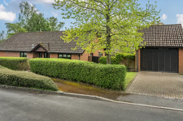 Old Cottage Close, West Wellow, SO51, photo 1