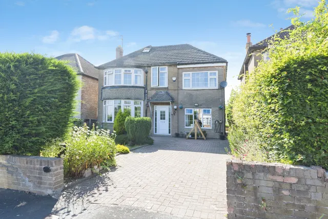 Carr Manor Avenue, Leeds, LS17, photo 1