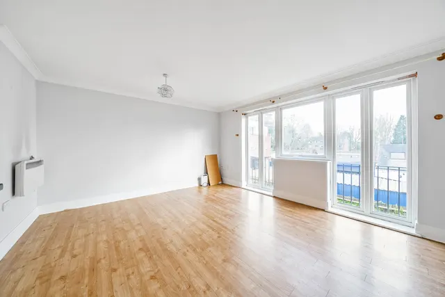 Tilbury Close, HA5, photo 2