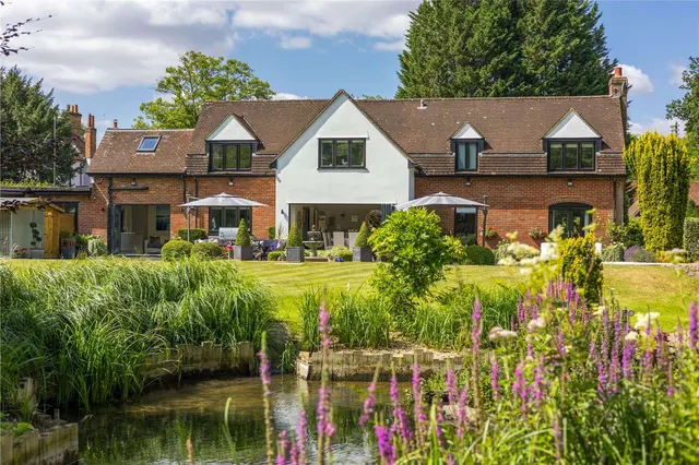 Hertford Road, Welwyn, Hertfordshire, AL6 0BX, photo 1