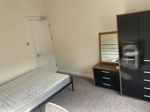 Rigby Road, SO17, photo 3