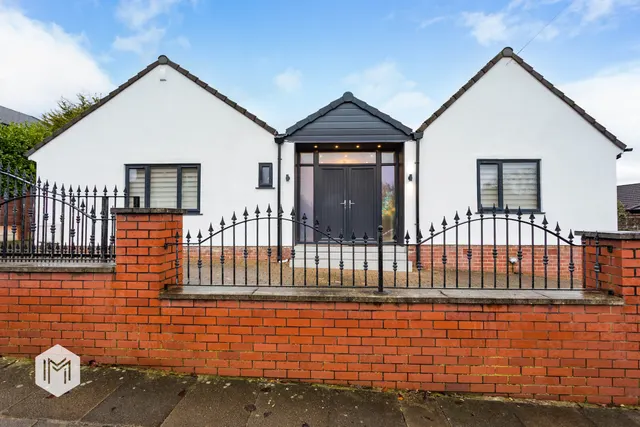 Mile Lane, BURY, Bury, BL8 2DS, photo 1
