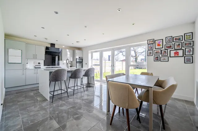 Winchester Road, Botley, SO32, photo 2
