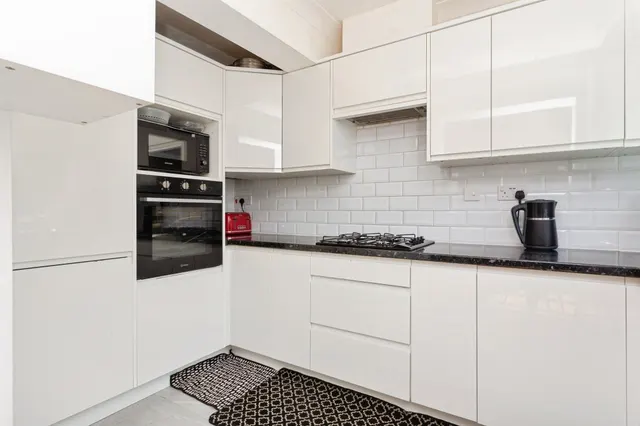 Palmer Avenue, Bushey, WD23, photo 2