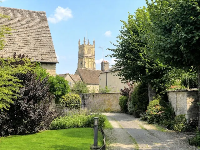 Coxwell Court, Cirencester, GL7, photo 1