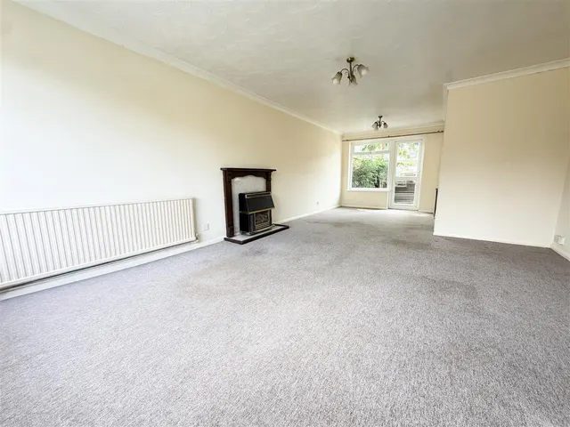 Photo 2 — Withyham Close, Eastbourne, BN22 9ET