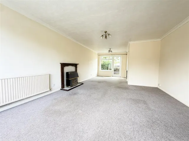 Photo 3 — Withyham Close, Eastbourne, BN22 9ET
