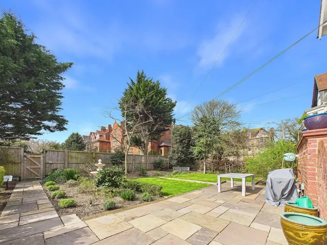 Photo 2 — Earls Avenue, Folkestone, Kent, CT20
