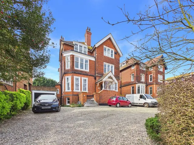 Earls Avenue, Folkestone, Kent, CT20, photo 1