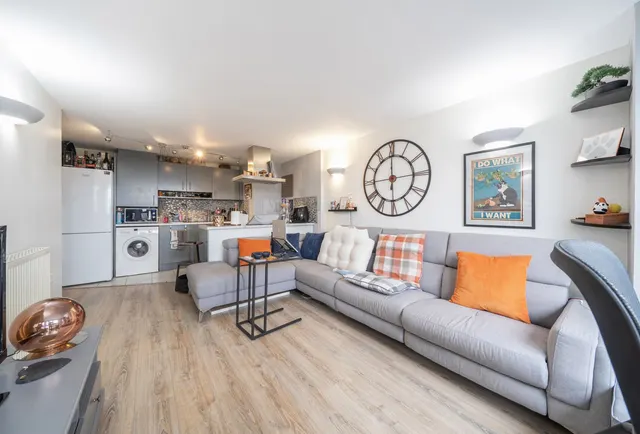 Photo 3 — Throwley Way, Sutton, SM1 4FD