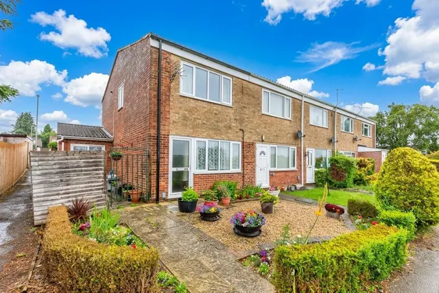 Valley Rise, Desborough, NN14, photo 1