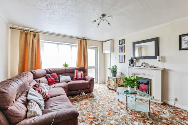 Valley Rise, Desborough, NN14, photo 3