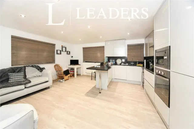 Treetop Close, Luton, LU2, photo 3